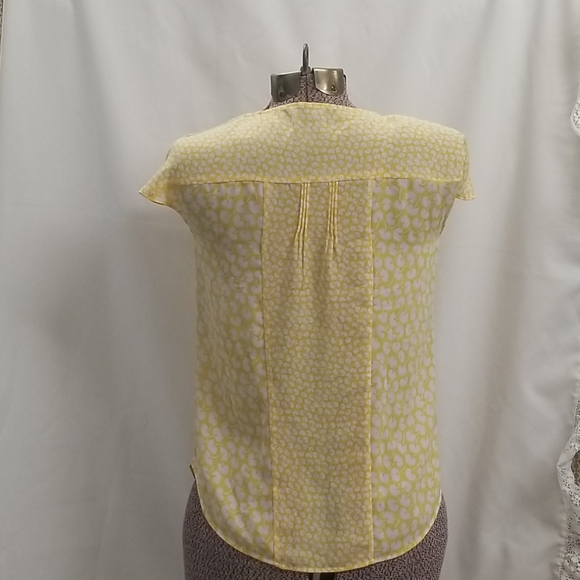 🎉HP🎉Talbots Yellow and White Printed Top - Picture 2 of 7